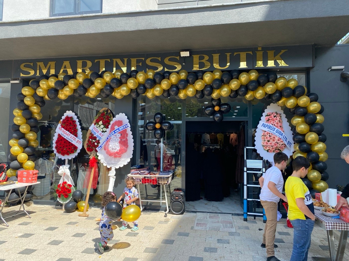 Smartness Butik Bursa Mağaza Açılışı ve Bistro Masalar